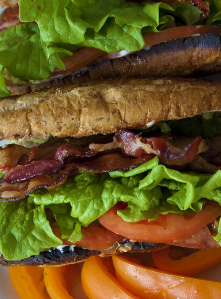 Recipes with fermented garlic scapes – Le Petit Mas organic garlic and garlic scape farm in Quebec (Canada)  - Bacon-lettuce-tomato (BLT) sandwich with garlic scape mayonnaise 